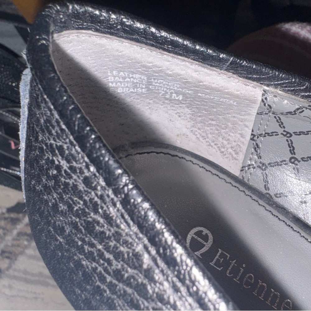 ETIENNE AIGNER WOMEN'S 7.5 BLACK LEATHER NUBBY FLAT SILVER BUCKLE ACCENT - Picture 7 of 7